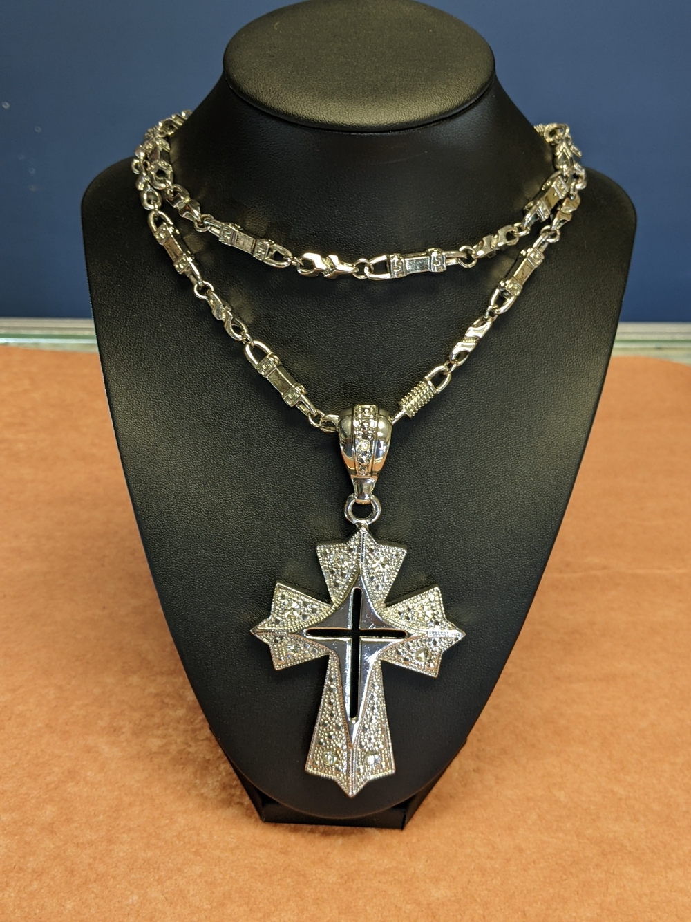 Men's Heraldic Or Fleur-De-Lis Style Cross Pendant Stainless SteelUsed Like New